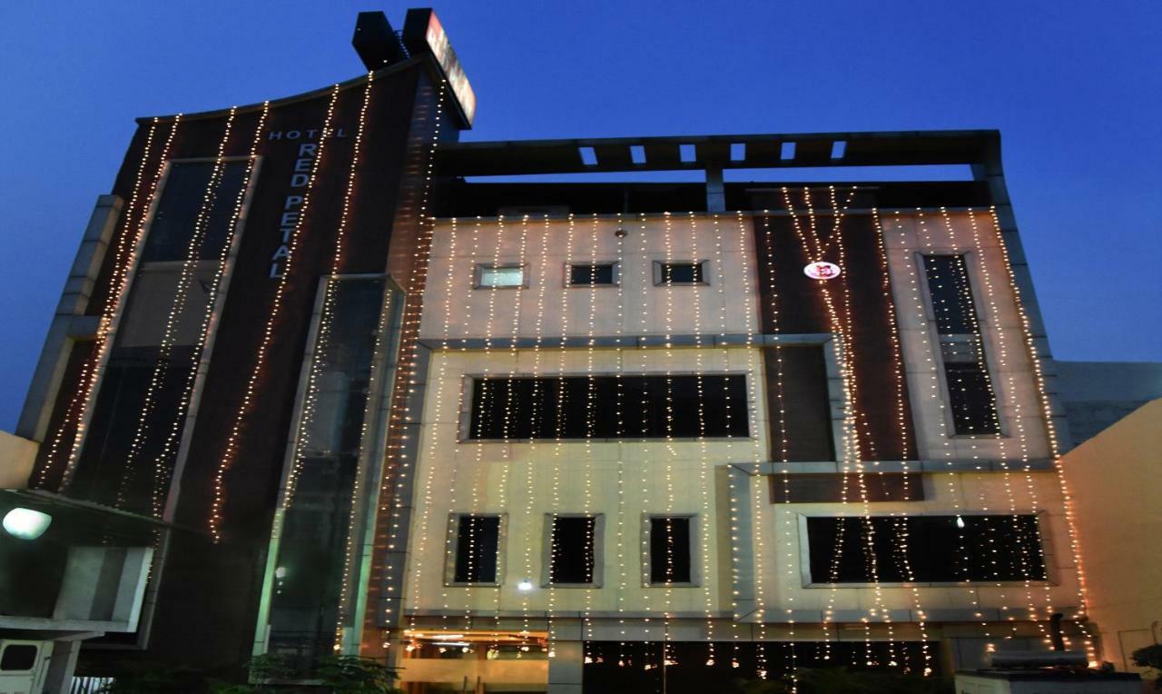 Treebo Red Petal Jalandhar Hotel Exterior foto