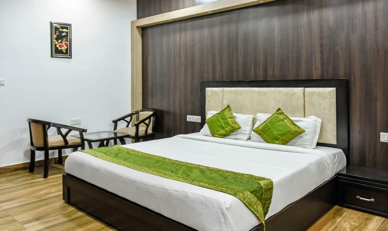 Treebo Red Petal Jalandhar Hotel Exterior foto